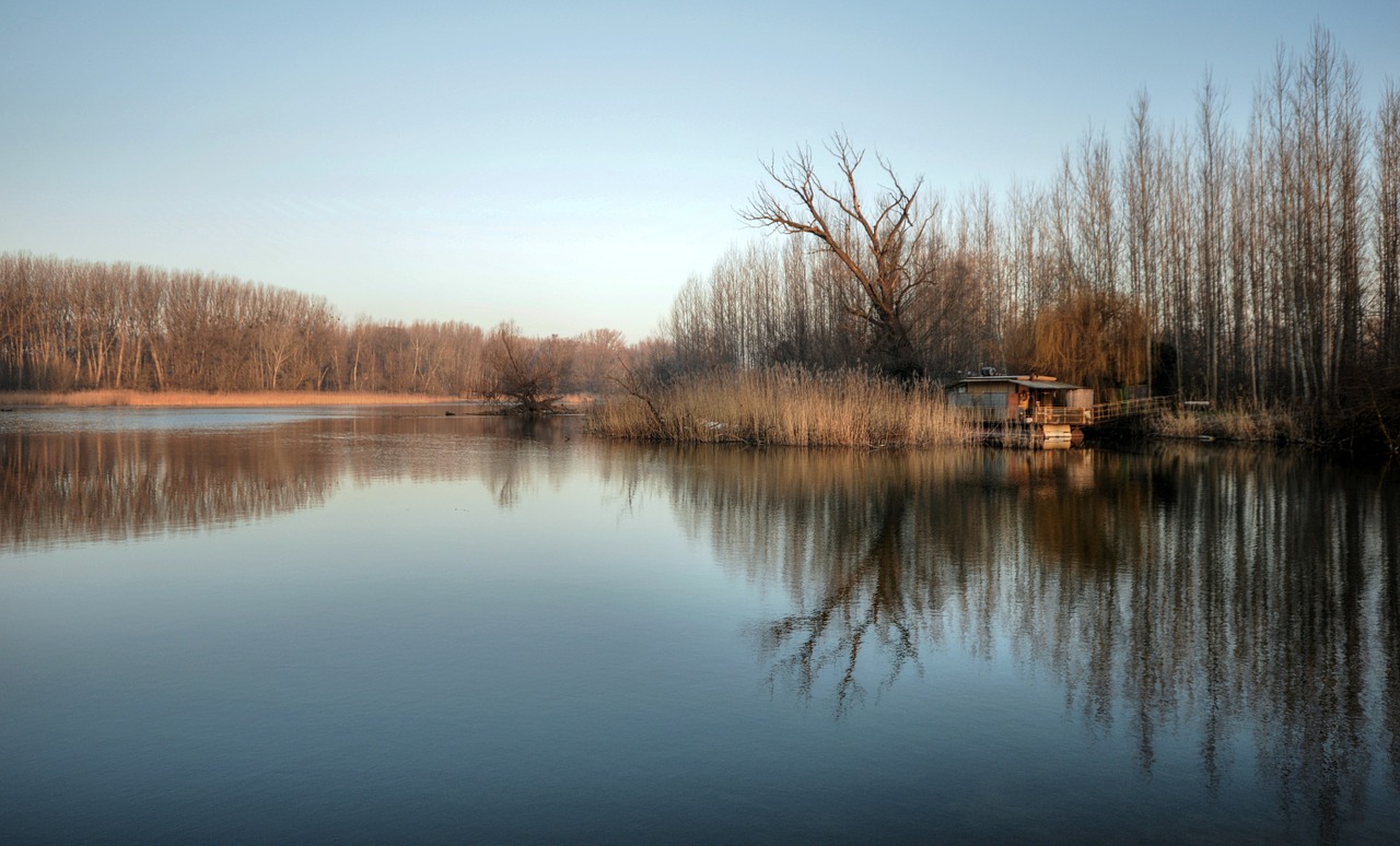 houseboat river lužný les free photo