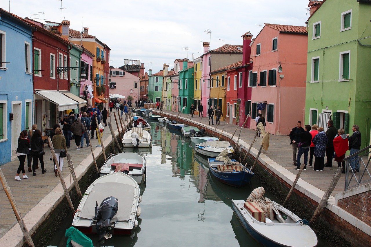 houses channel burano free photo