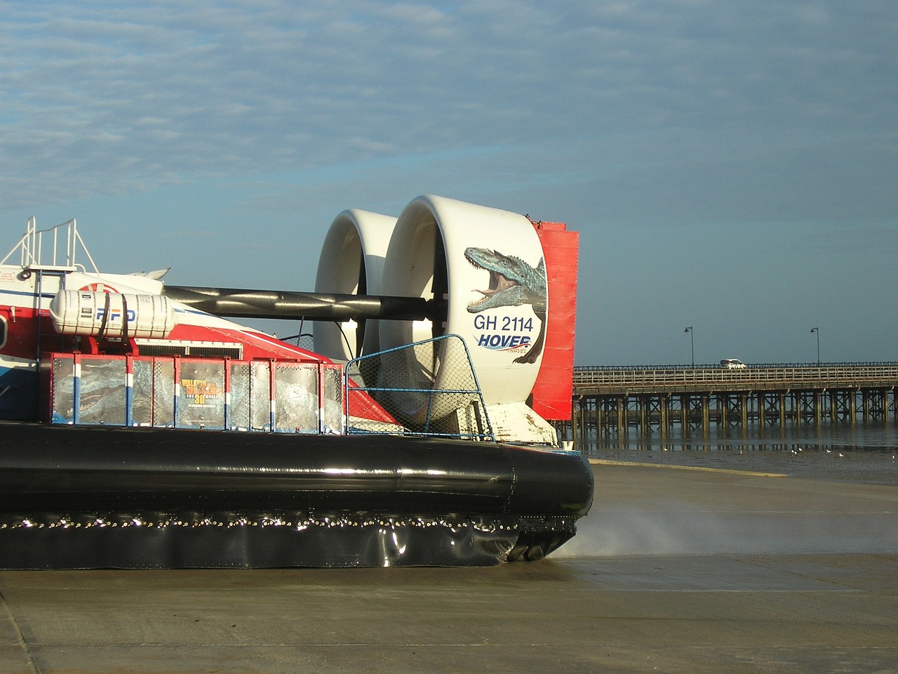 hovercraft,transport,transportation,water,nautical,engine,technology,hover,cushion,propeller,design,sea,passenger,crossing,free pictures, free photos, free images, royalty free, free illustrations, public domain