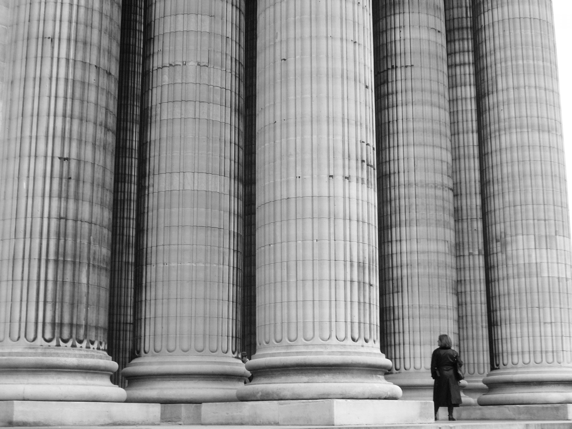 woman pillar black&white free photo