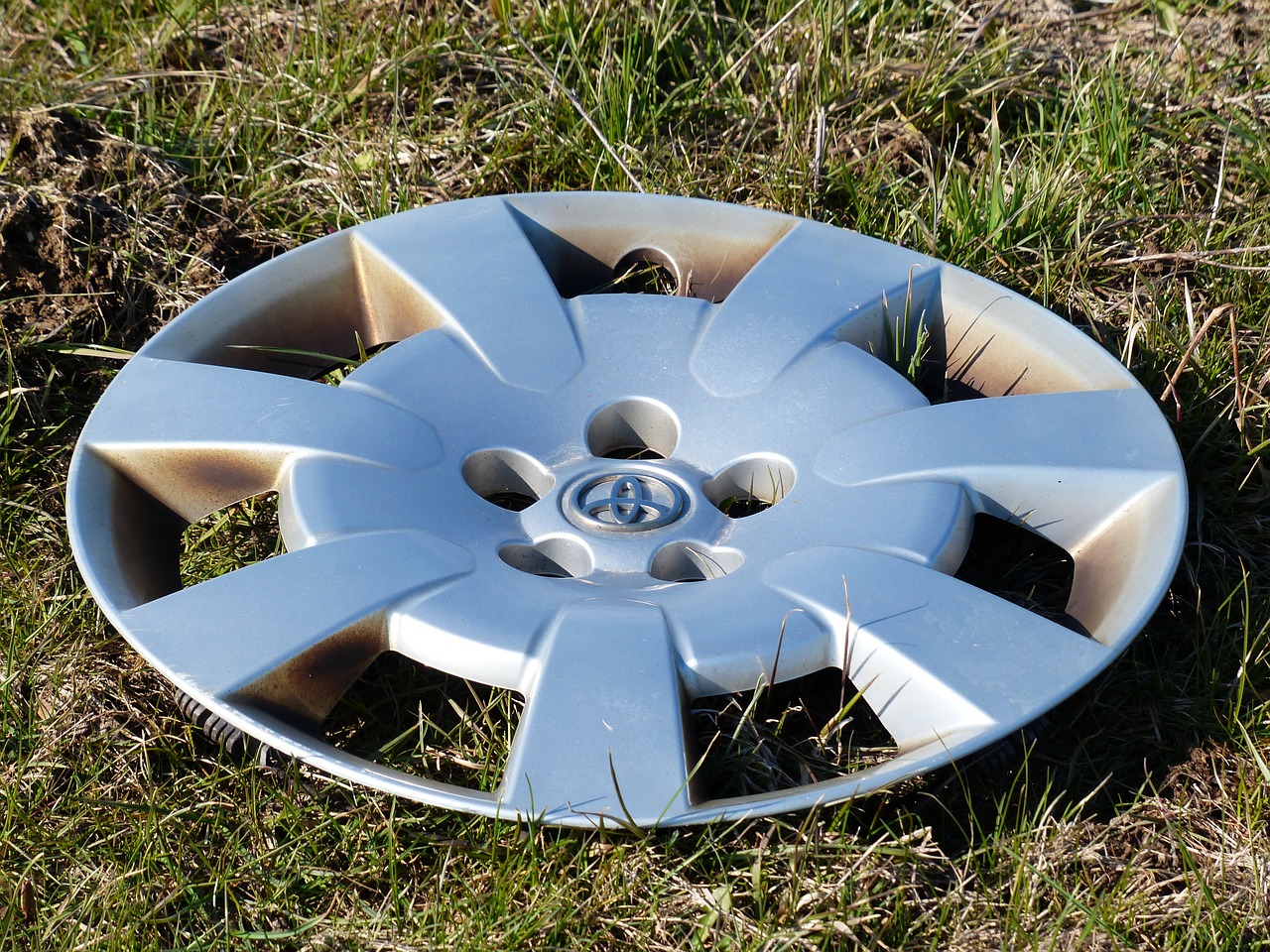 hub cap wheel trim plate wheel cover free photo