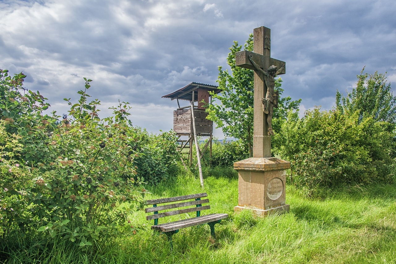 hunting bank cross free photo