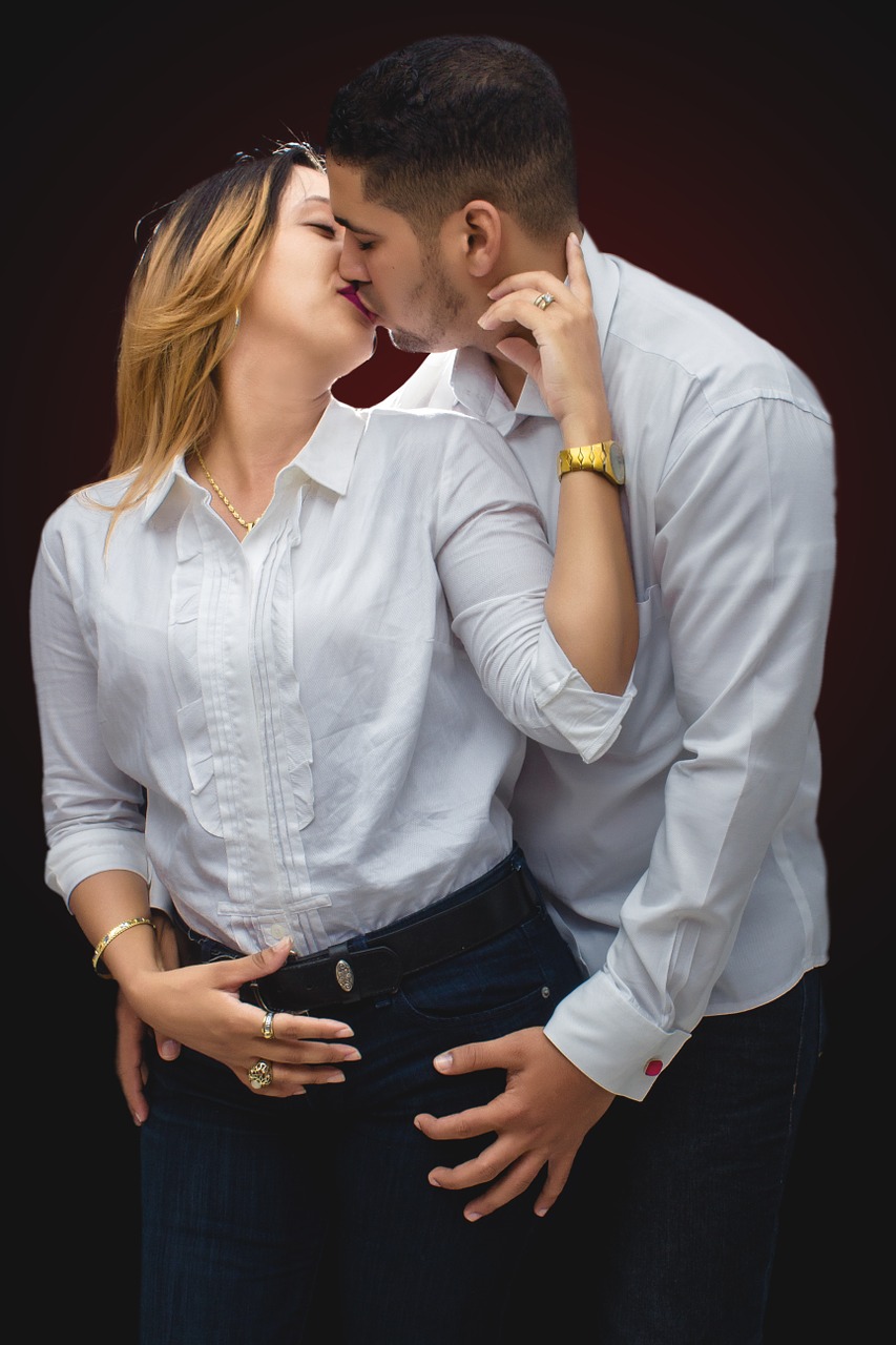 husbands kiss studio free photo