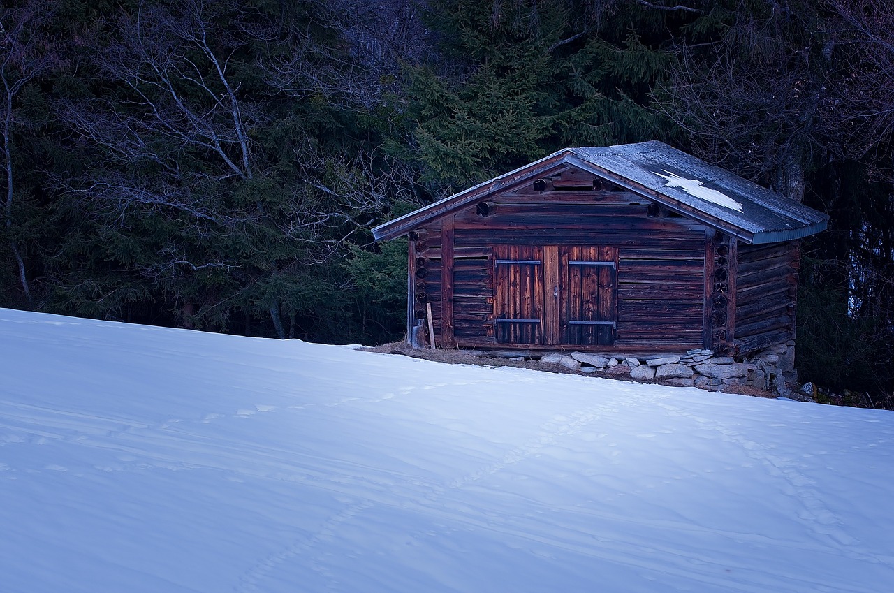 hut log cabin barn free photo