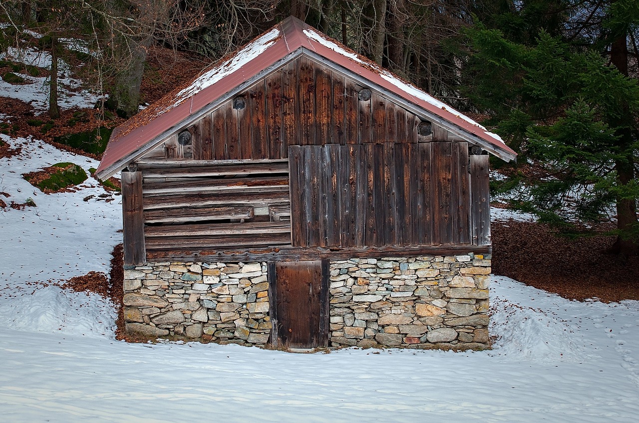 hut barn log cabin free photo