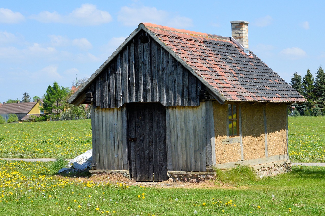 hut small house truss free photo