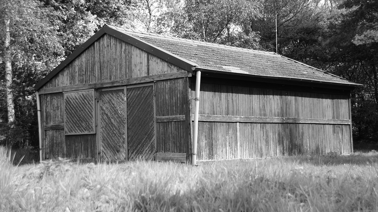 hut old log cabin free photo