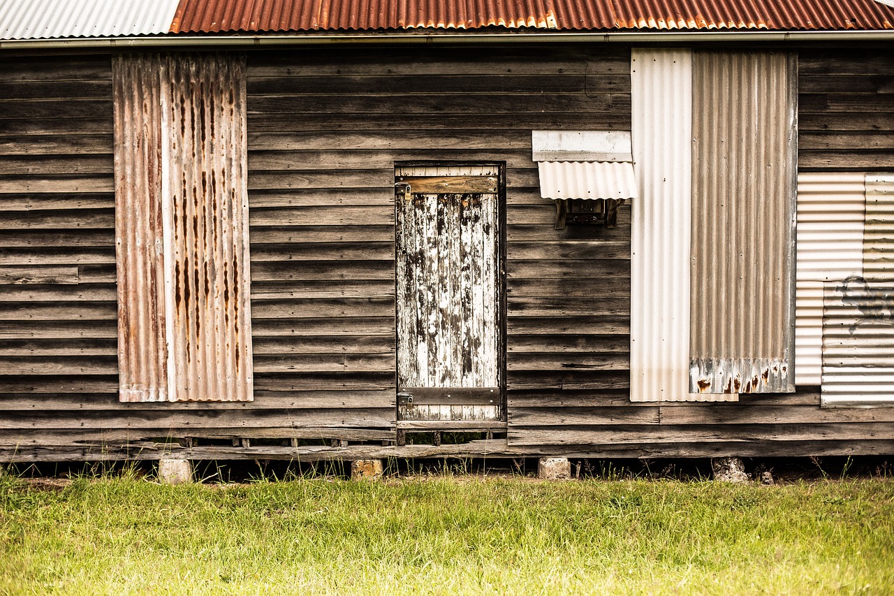 hut wood wall free photo