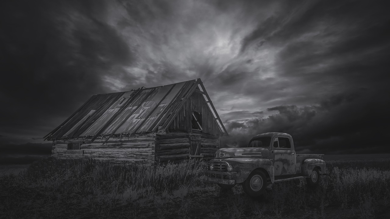 hut  oldtimer  black and white free photo