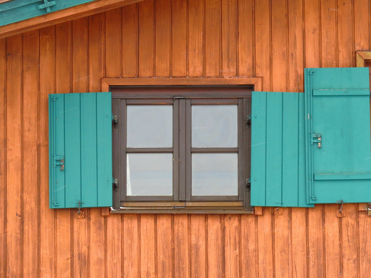 hut log cabin window free photo