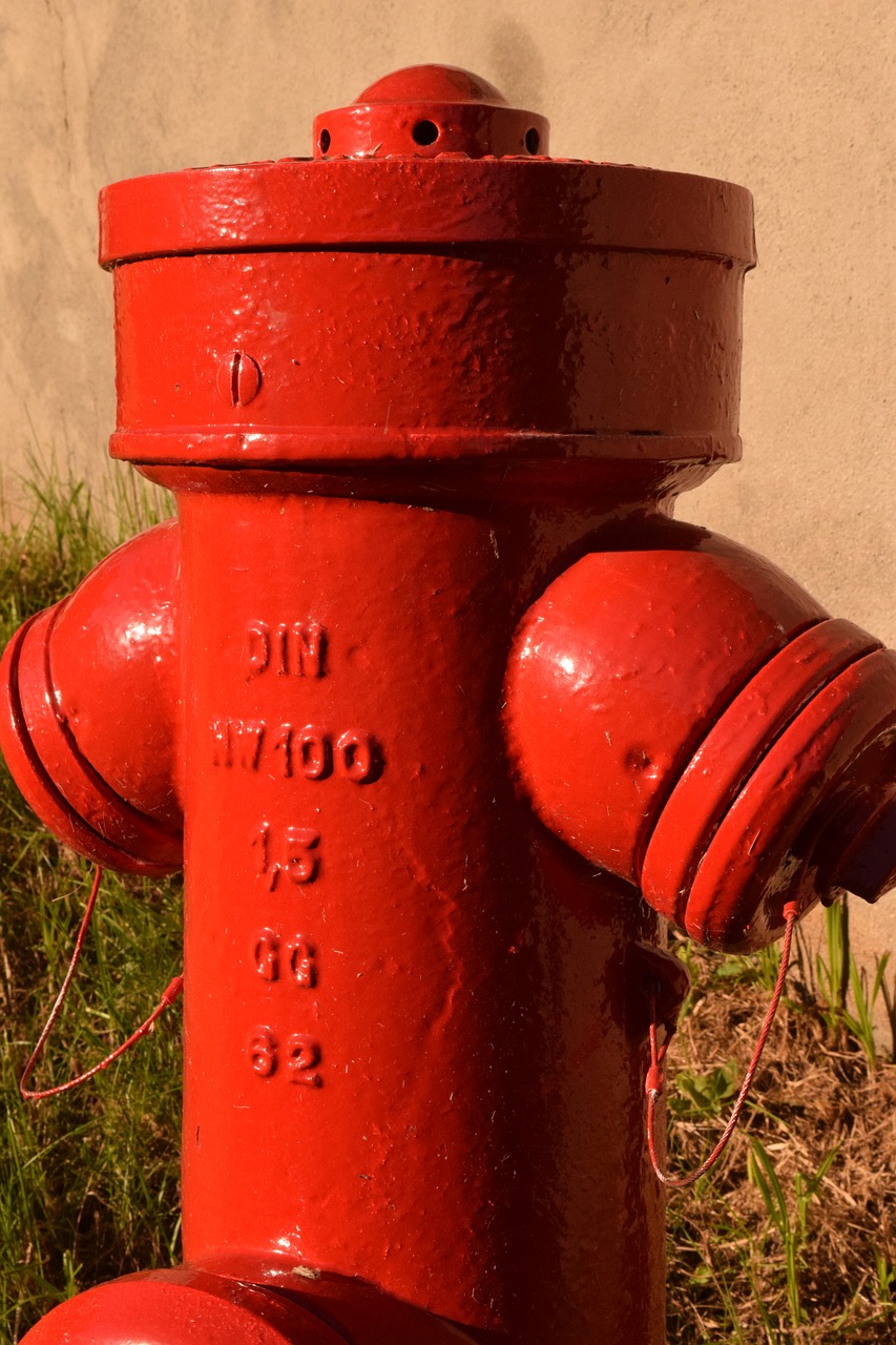 hydrant water red free photo