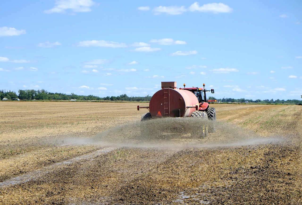 hydrogen sulfide fertilizer spray farmer ontario free photo