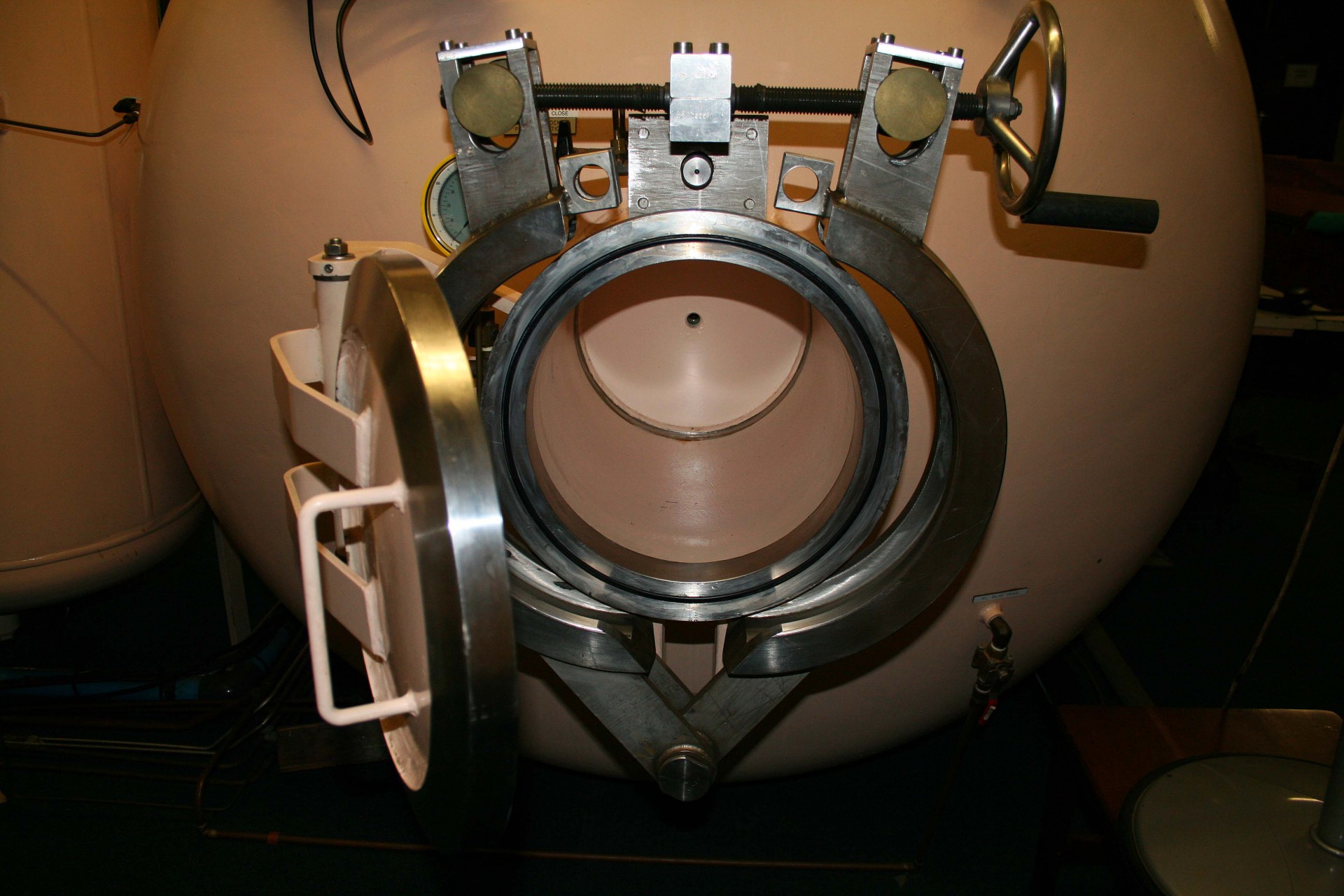 chamber hyperbaric lock free photo