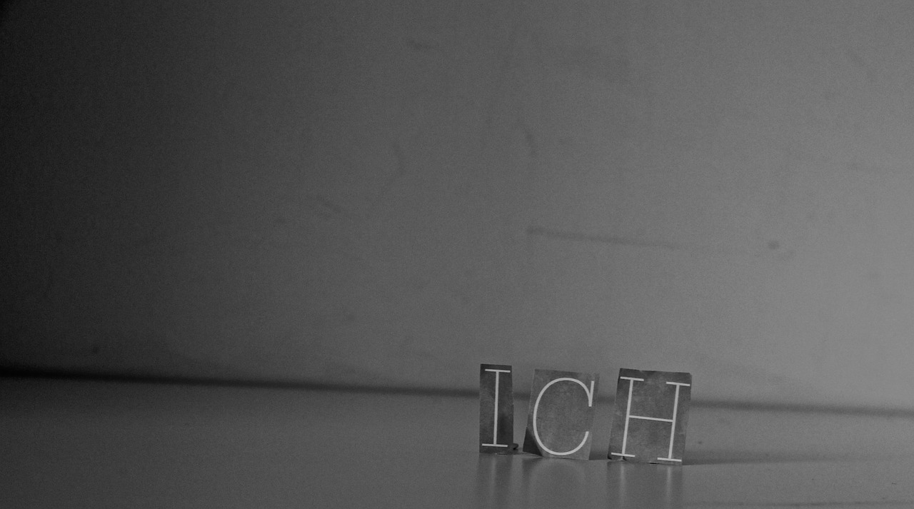 i letters black white free photo