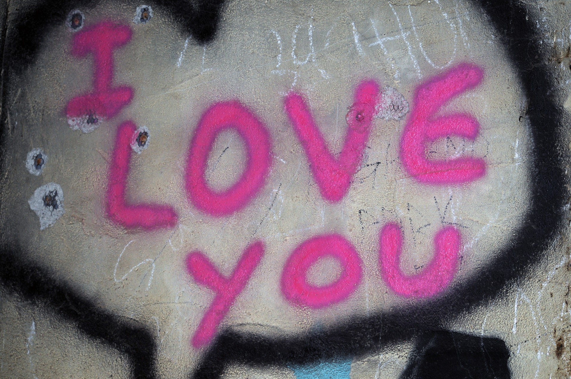 graffiti heart love free photo