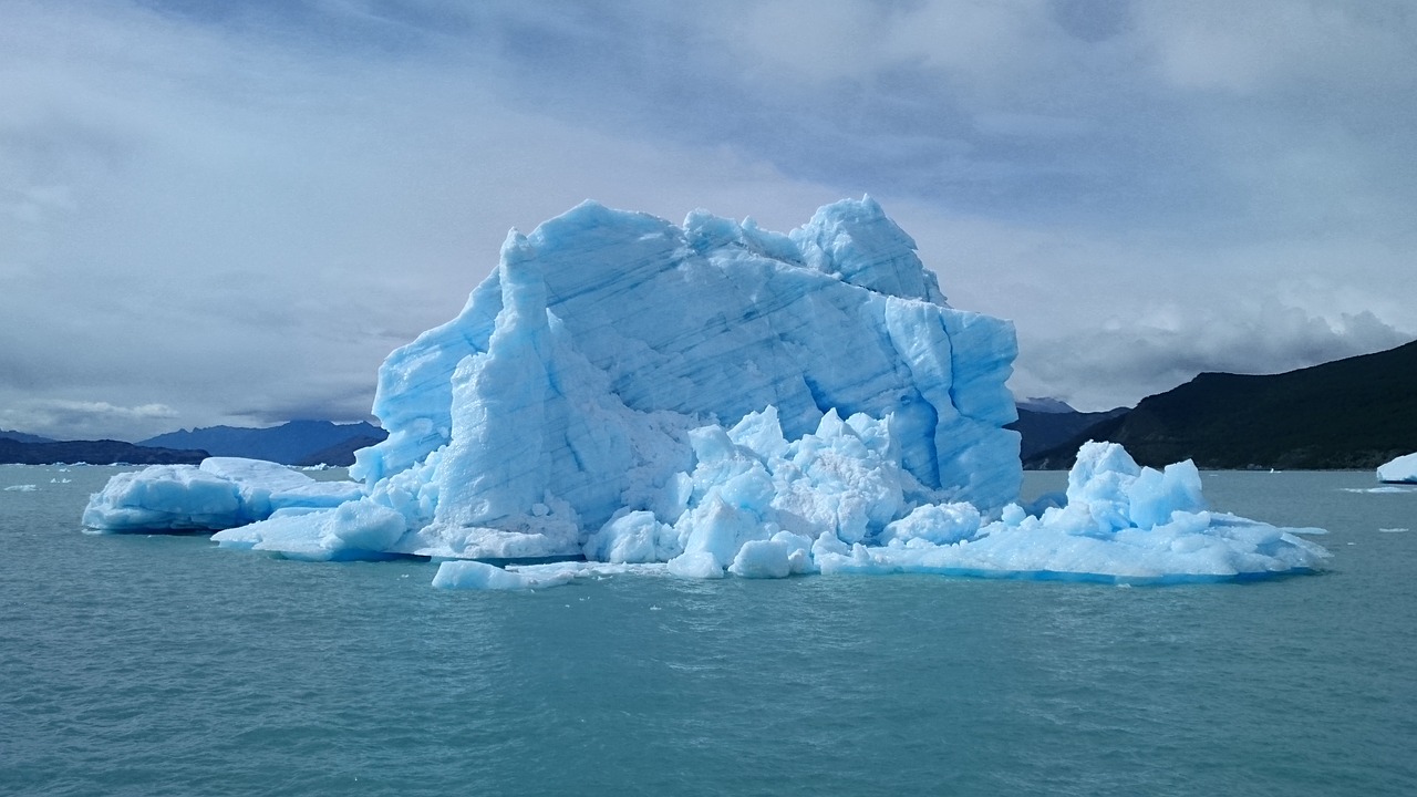 ice lake boat free photo