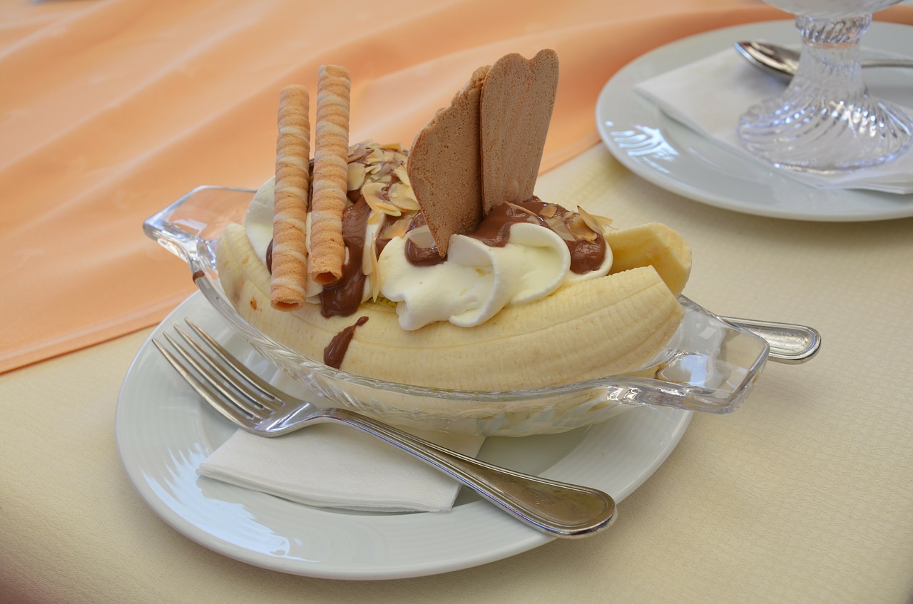 ice dessert banana split free photo