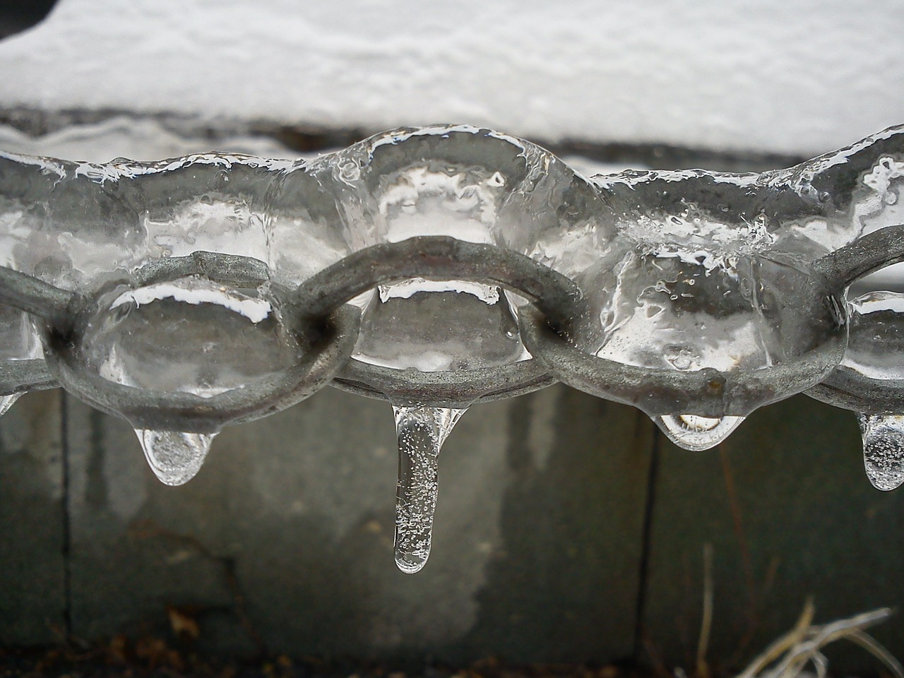 ice chain drip free photo