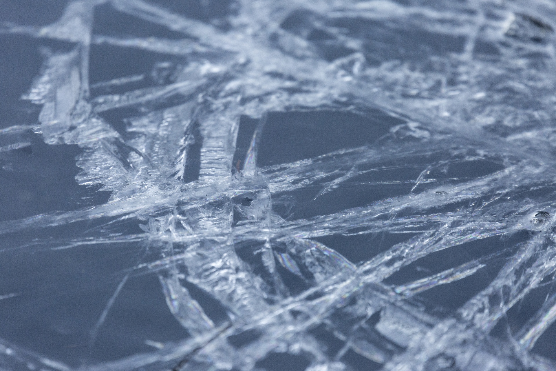 Лед разбивается. Текстура льда. Треснутый лед. Разбитый лед. Лед фон.