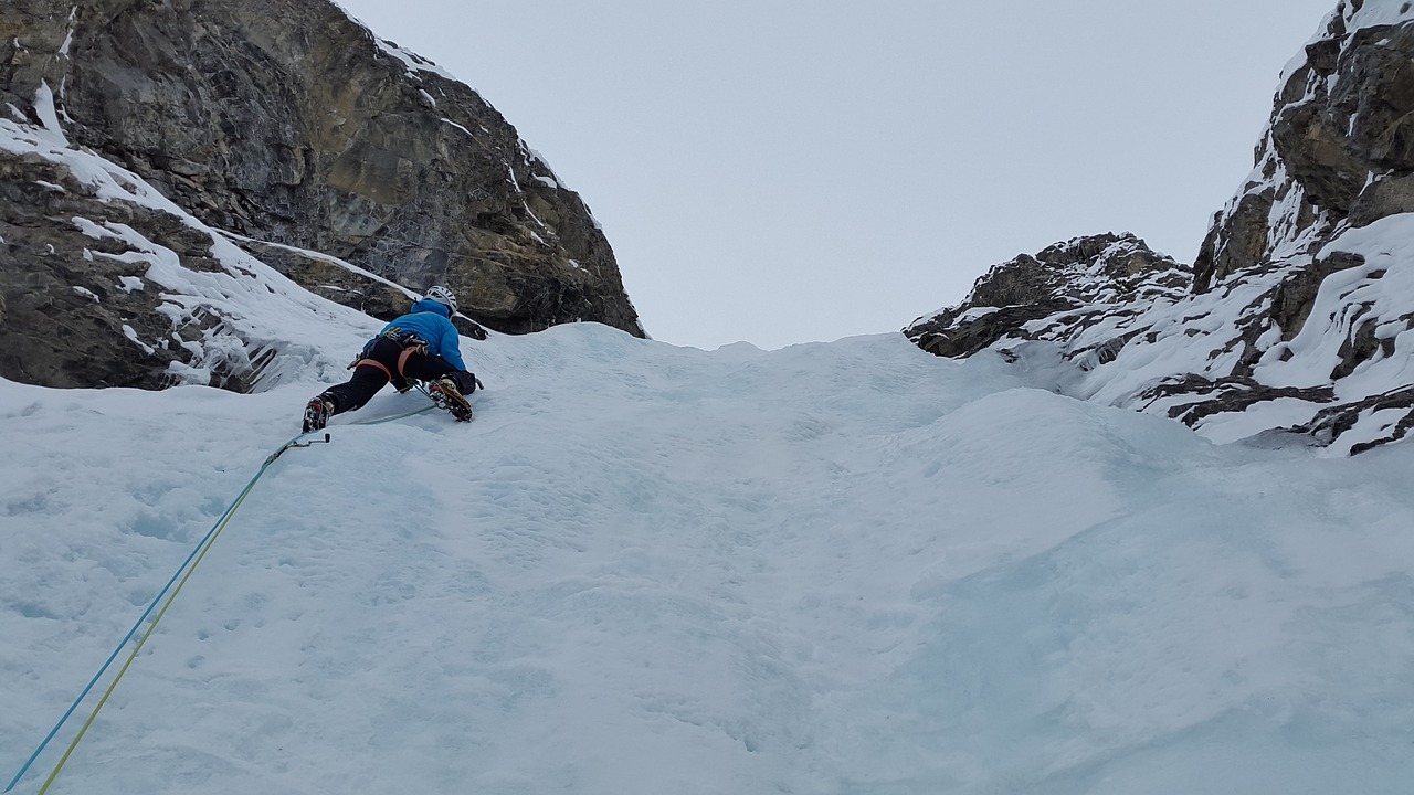 ice climbing bergsport extreme sports free photo