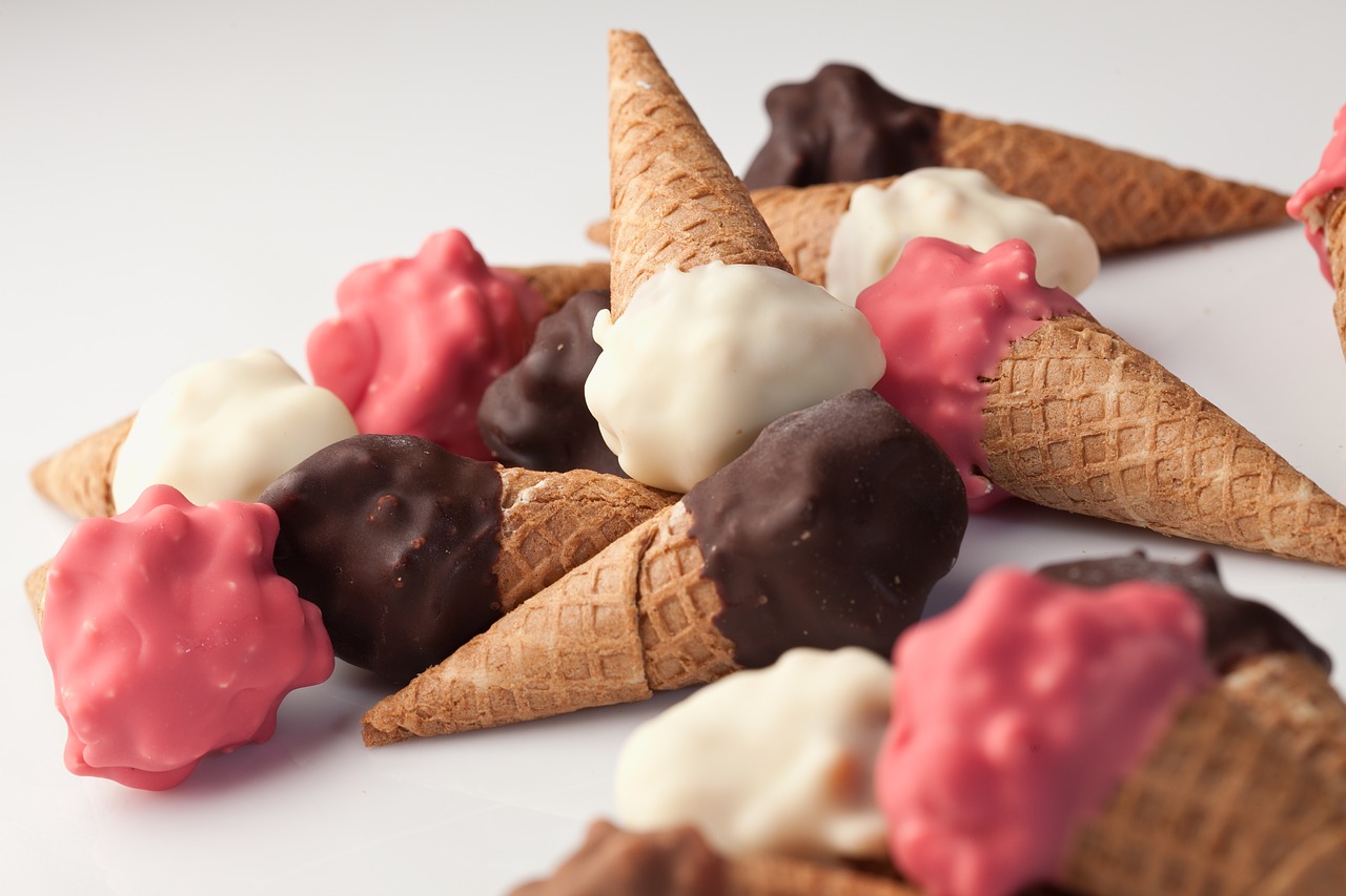 ice cream ice cream cones chocolate ice cream free photo