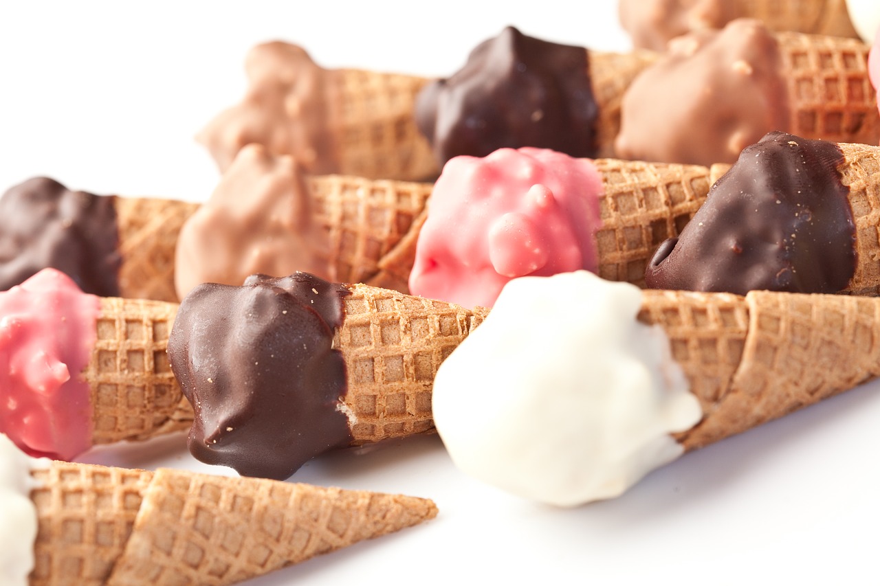 ice cream ice cream cones chocolate ice cream free photo