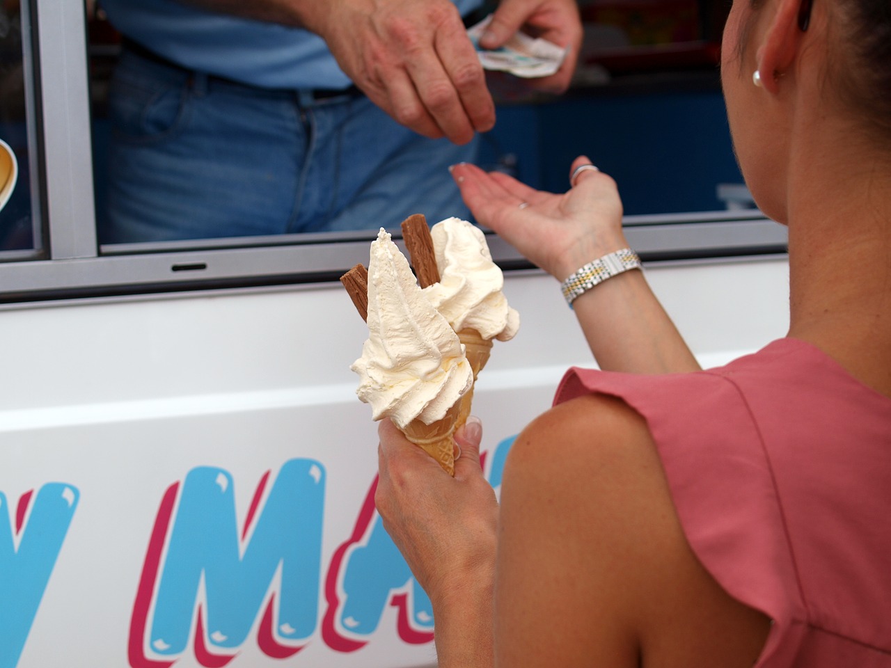 ice cream sale buying free photo