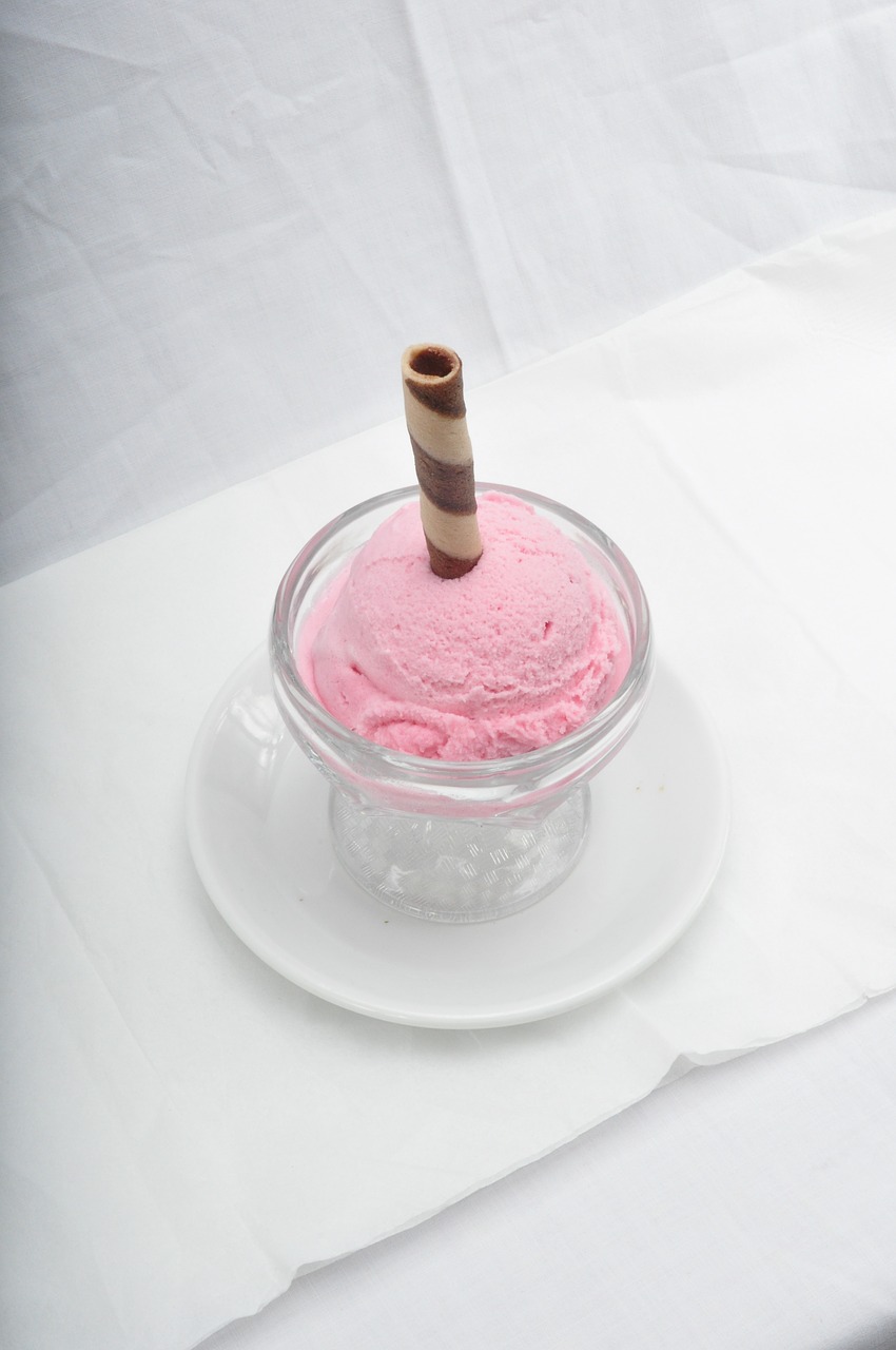 ice cream dessert strawberry free photo