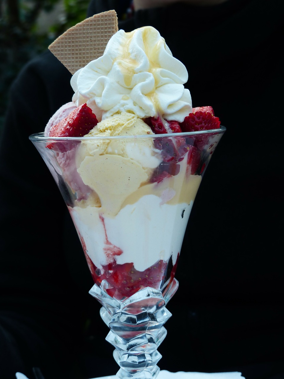 ice cream sundae strawberry cup strawberries free photo