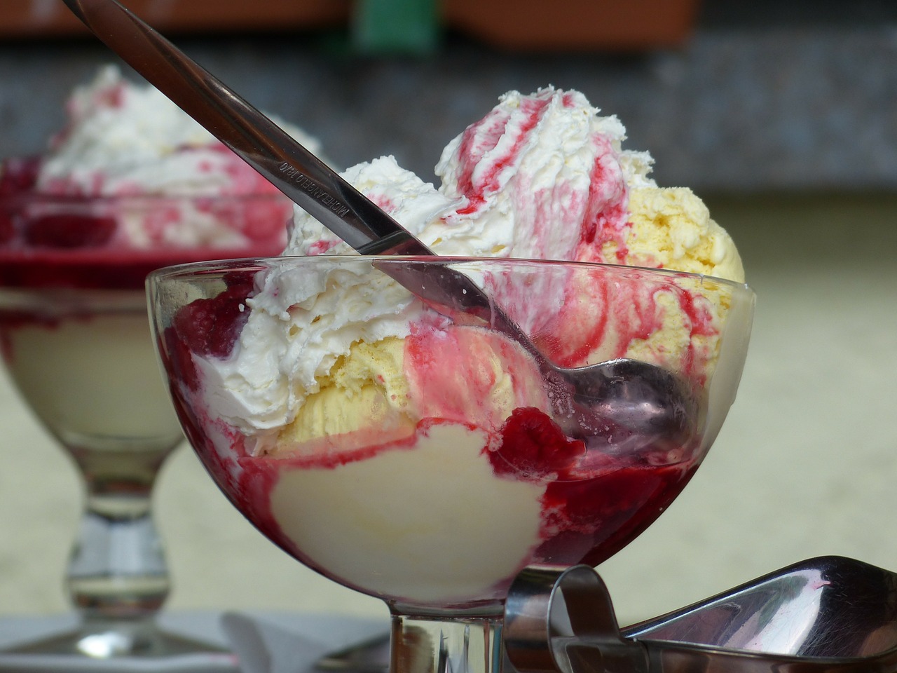 ice cream sundae raspberry cups vanilla ice cream free photo