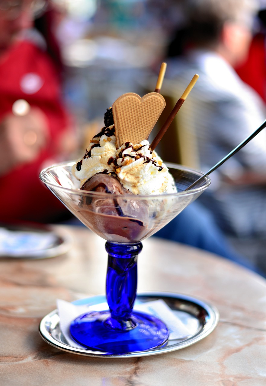 ice cream sundae  ice cream  ice cream parlour free photo