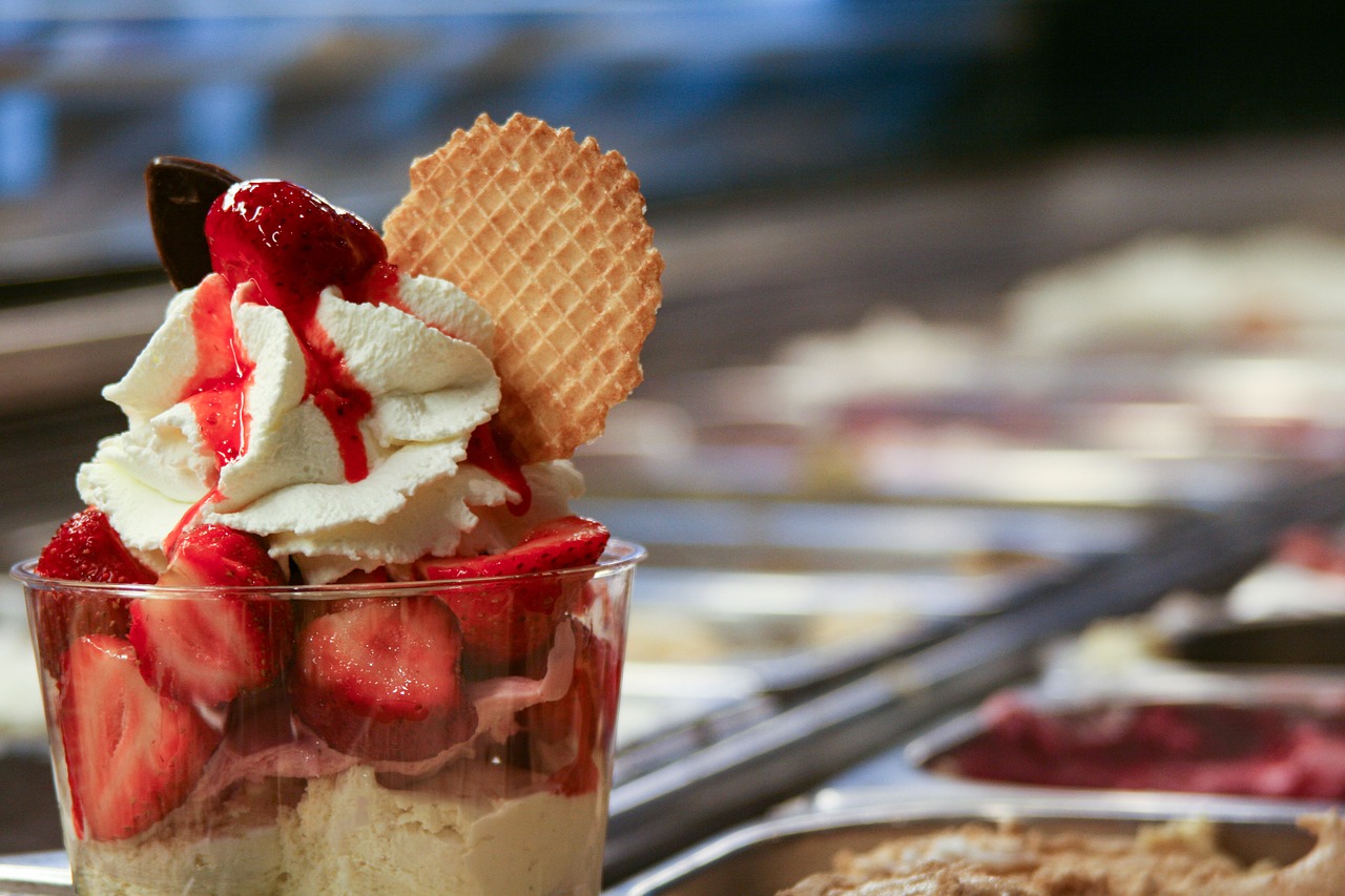 ice cream sundae  strawberry  waffle free photo