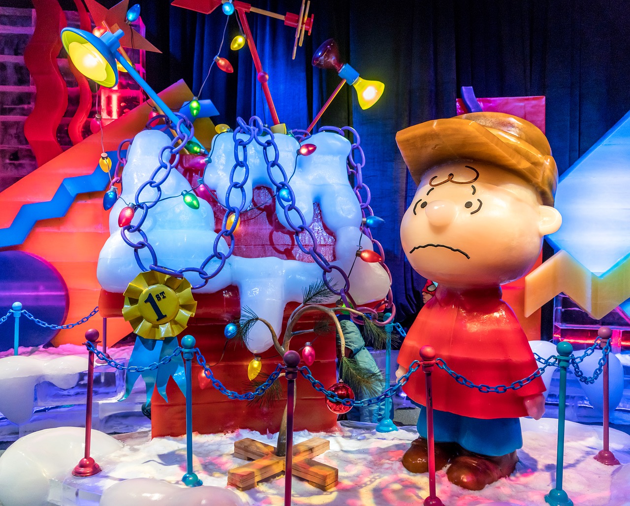 ice sculpture charlie brown christmas cute free photo