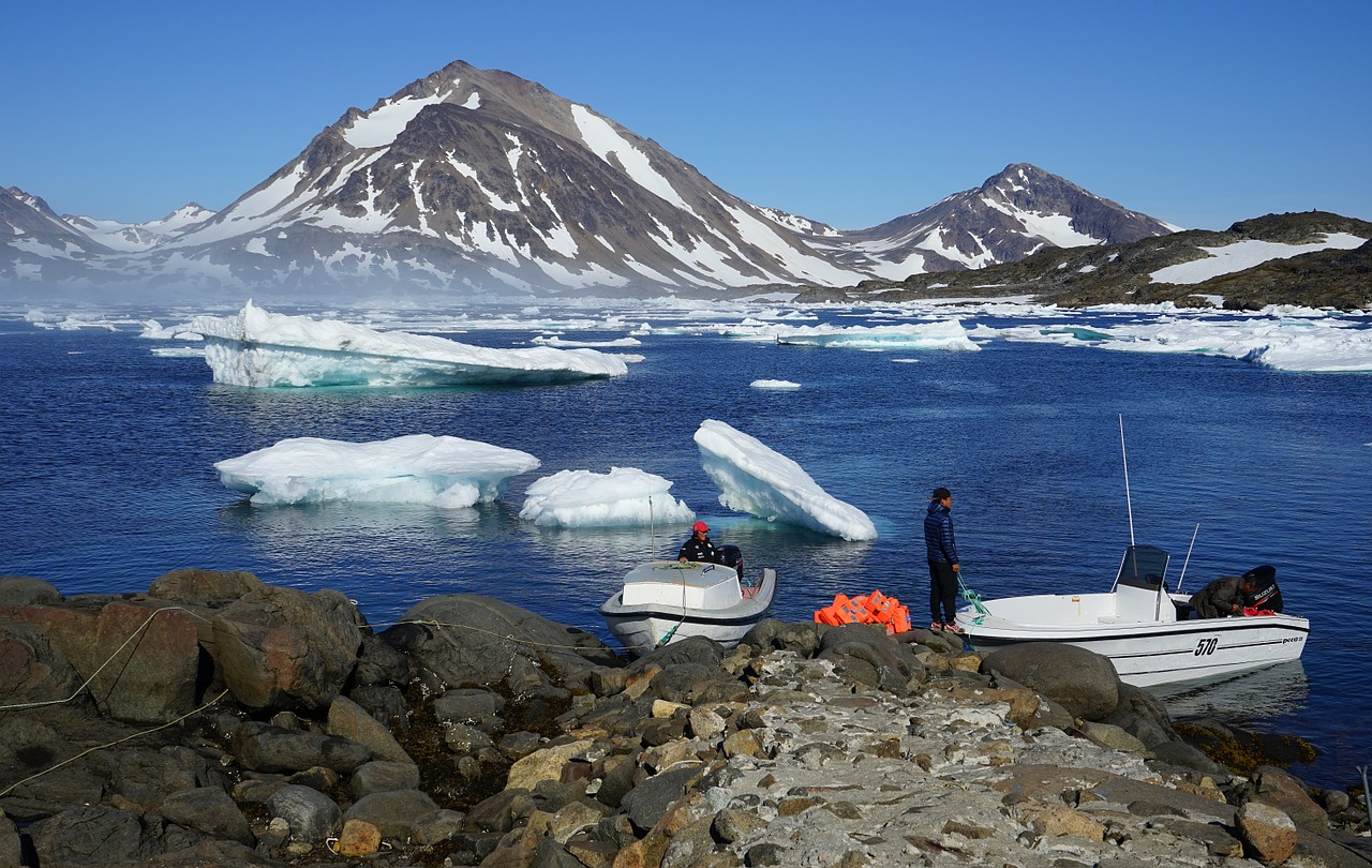 icebergs boats mountains free photo