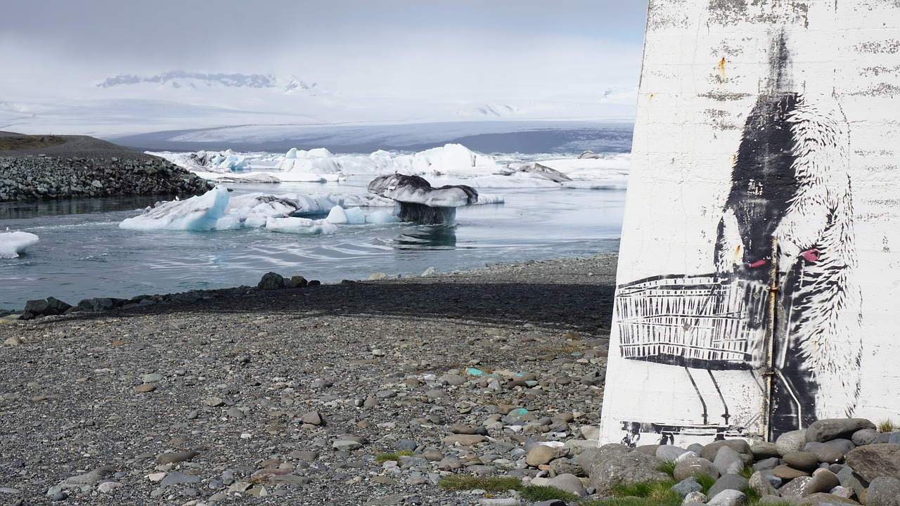 glacier iceland streetart free photo