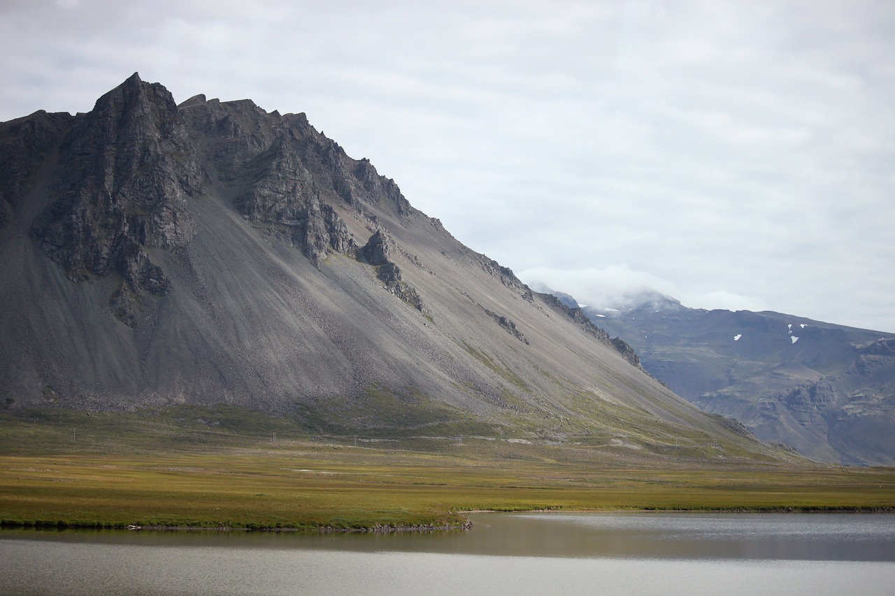 iceland mountain lake free photo