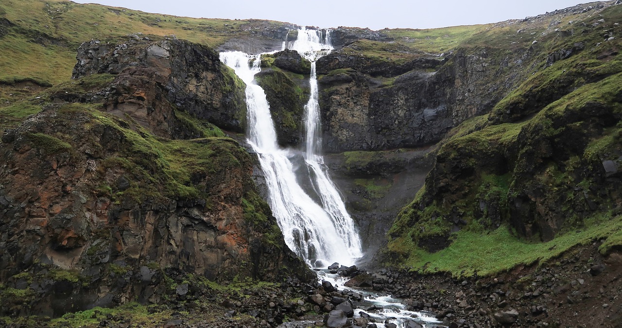 iceland waterfalls green free photo