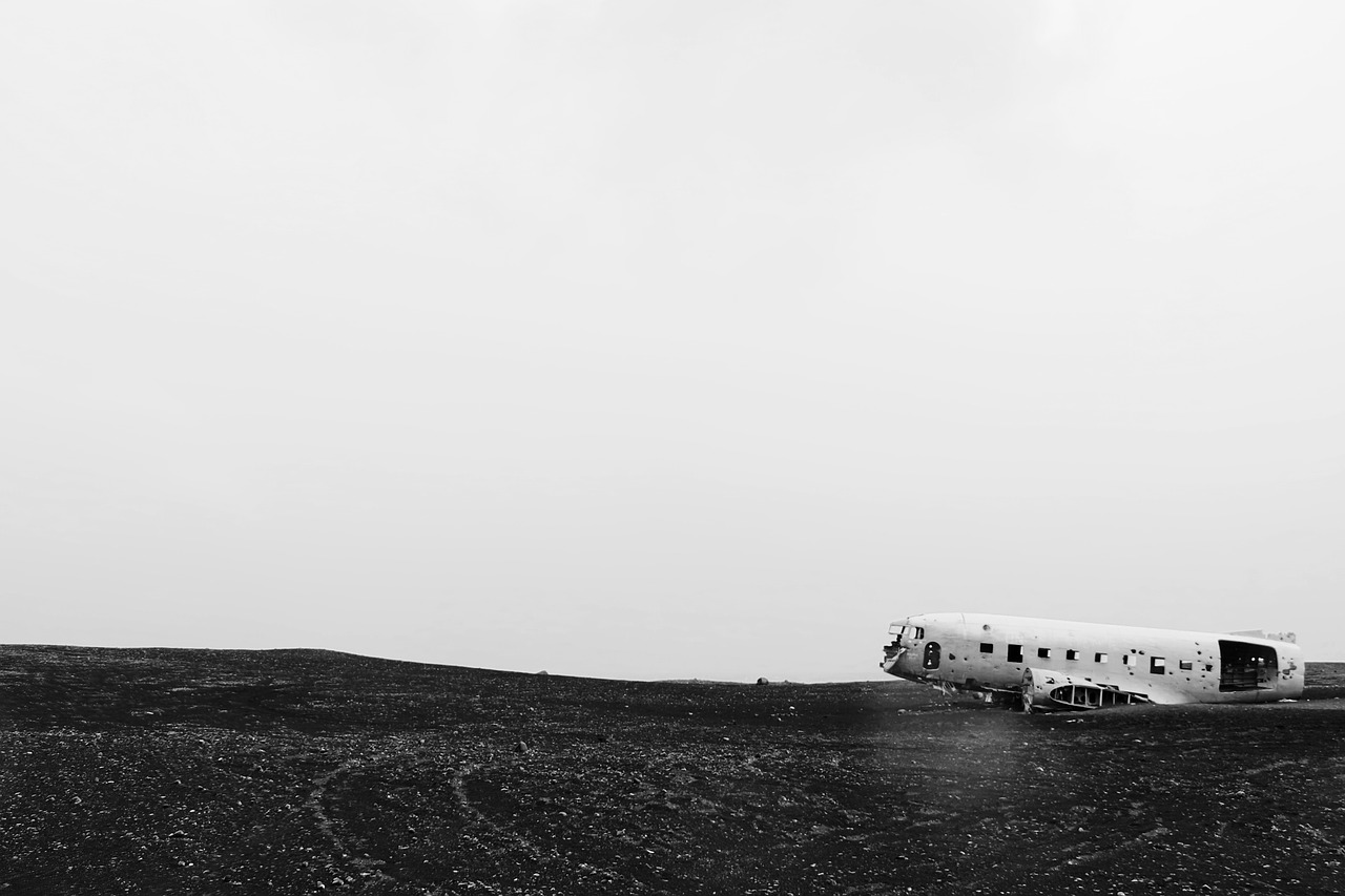iceland aircraft plane crash free photo