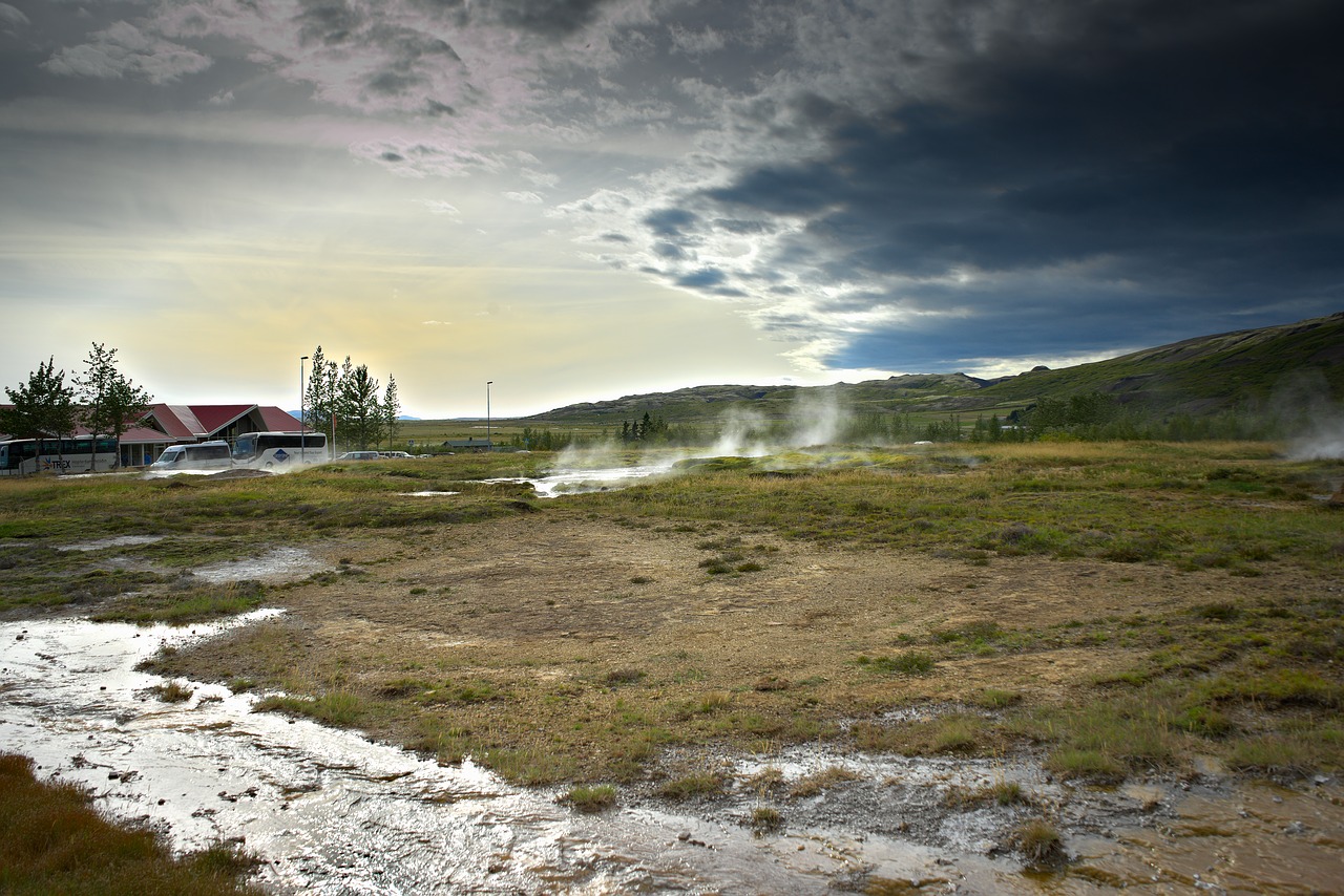 iceland dramatic geyser free photo