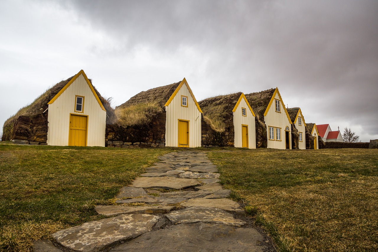 iceland farmhouse away free photo