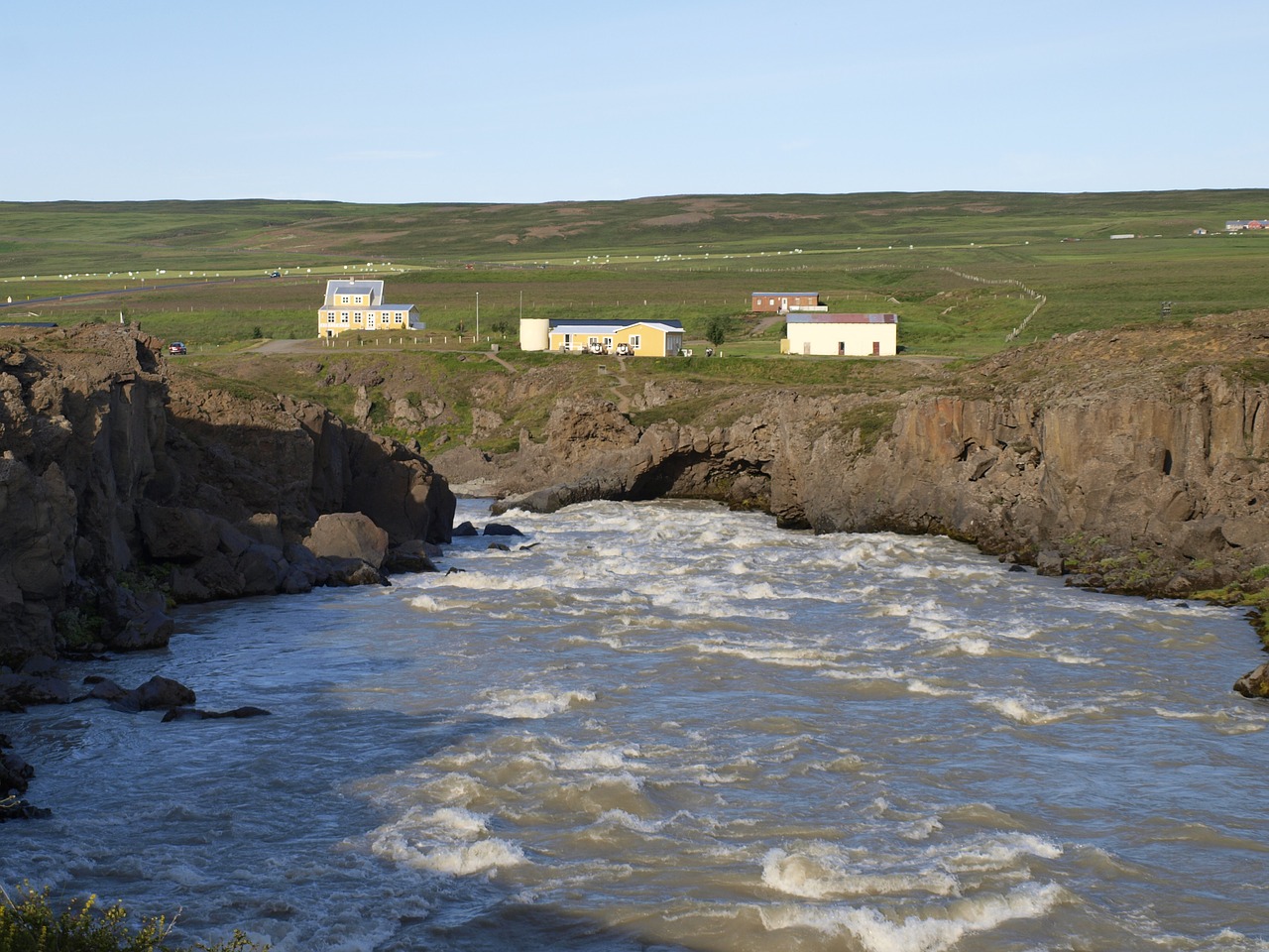 iceland landscape water free photo