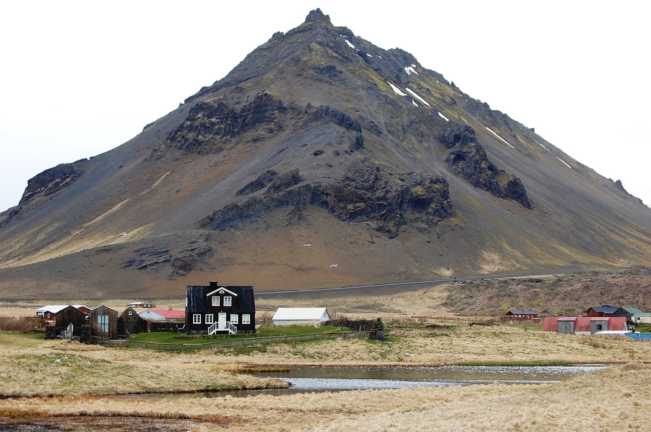 iceland  rocks  mountains free photo