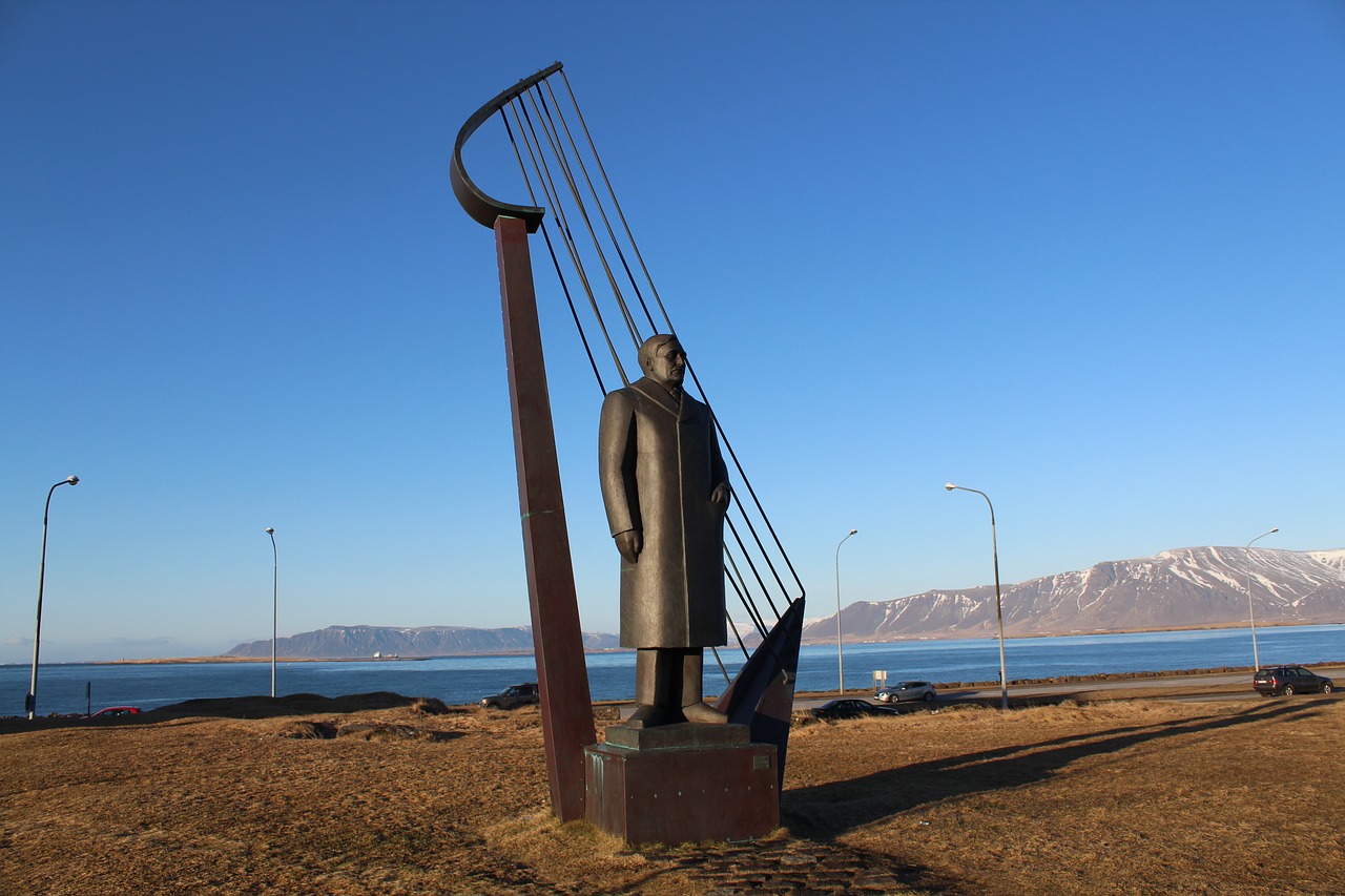 iceland  statue  monument free photo