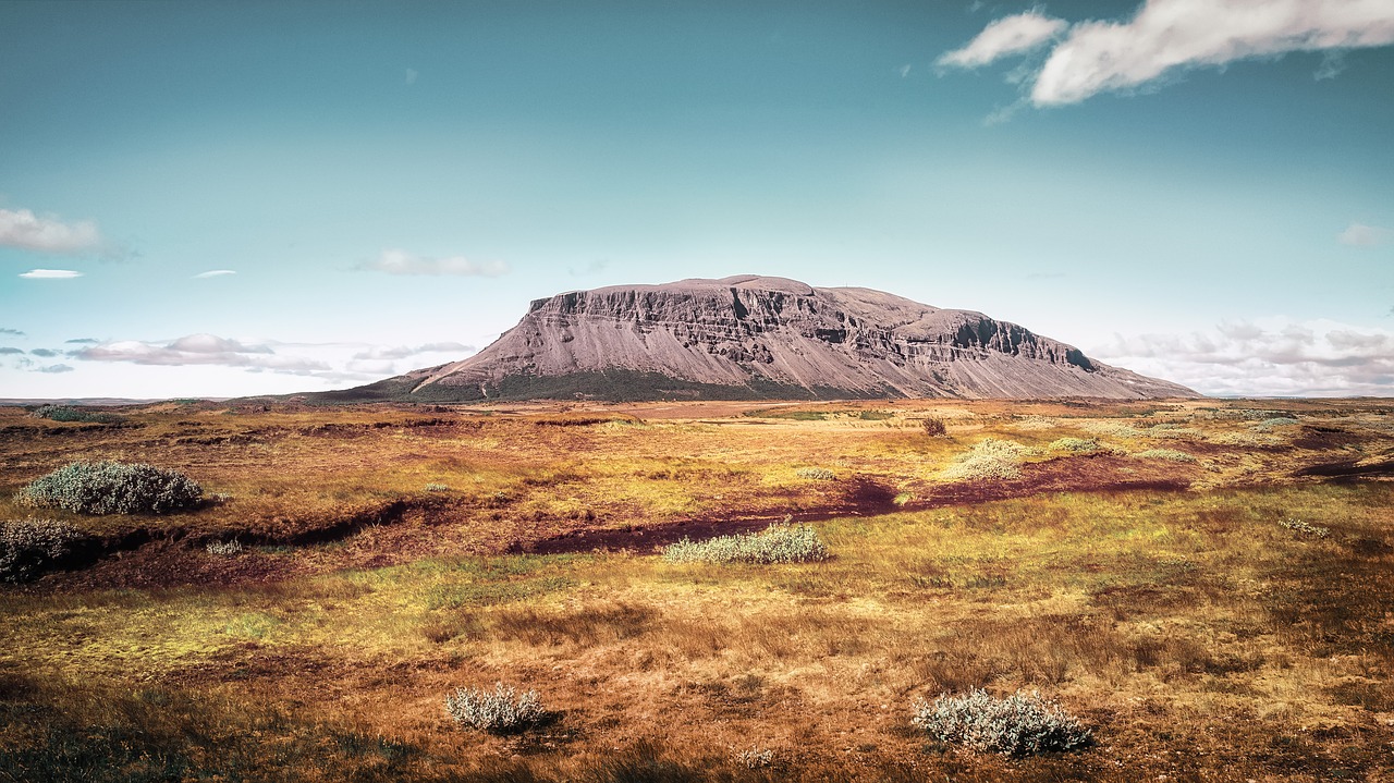 iceland  hiking  landscape free photo