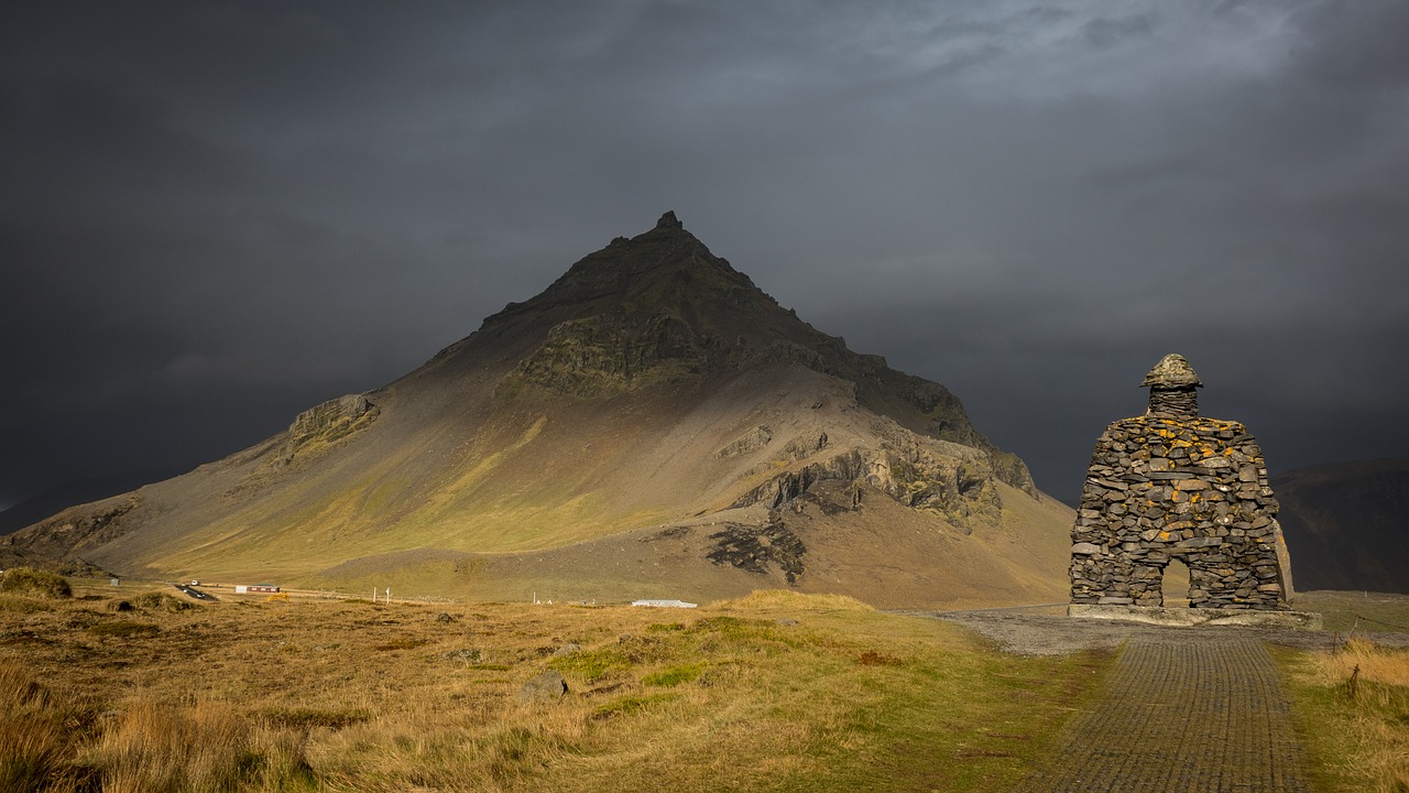 iceland  mountains  landscape free photo