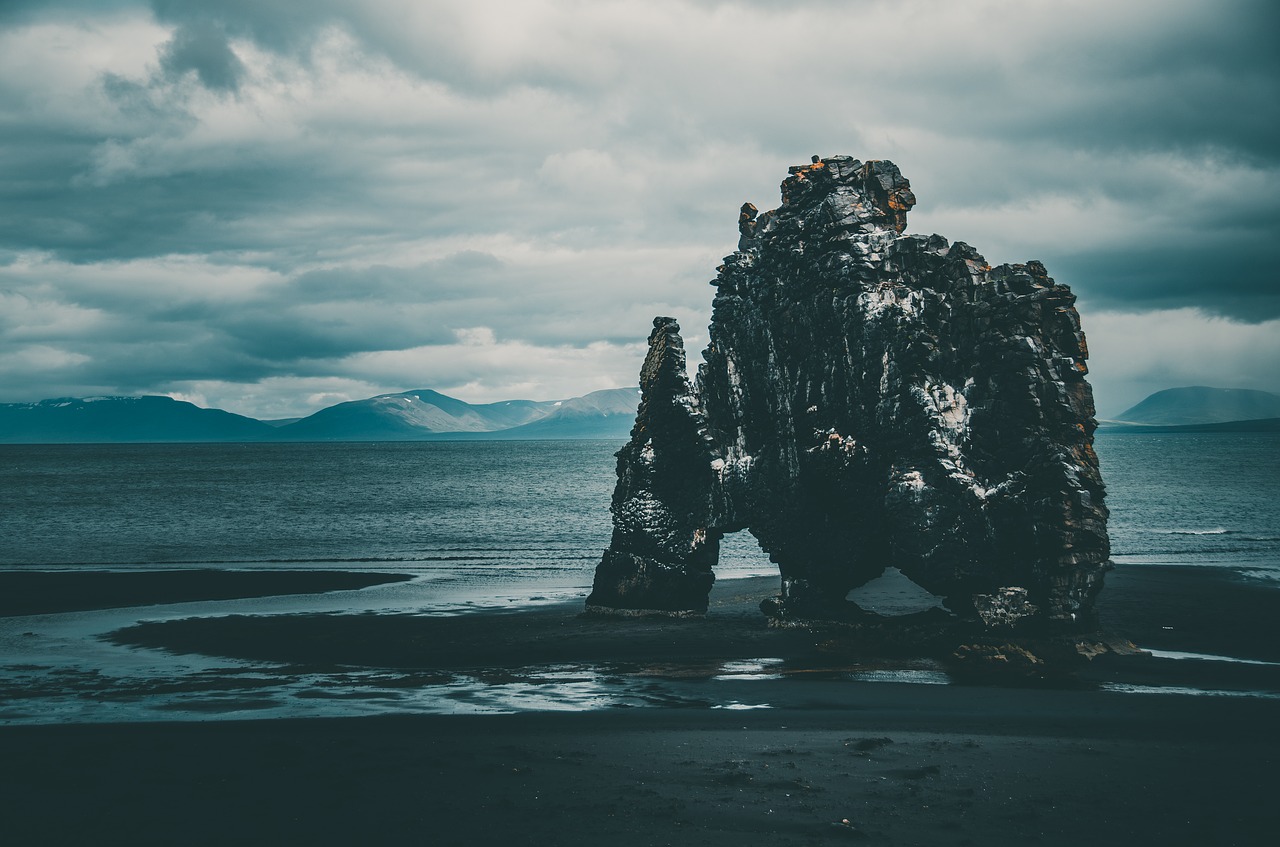 iceland  rock  rocks free photo