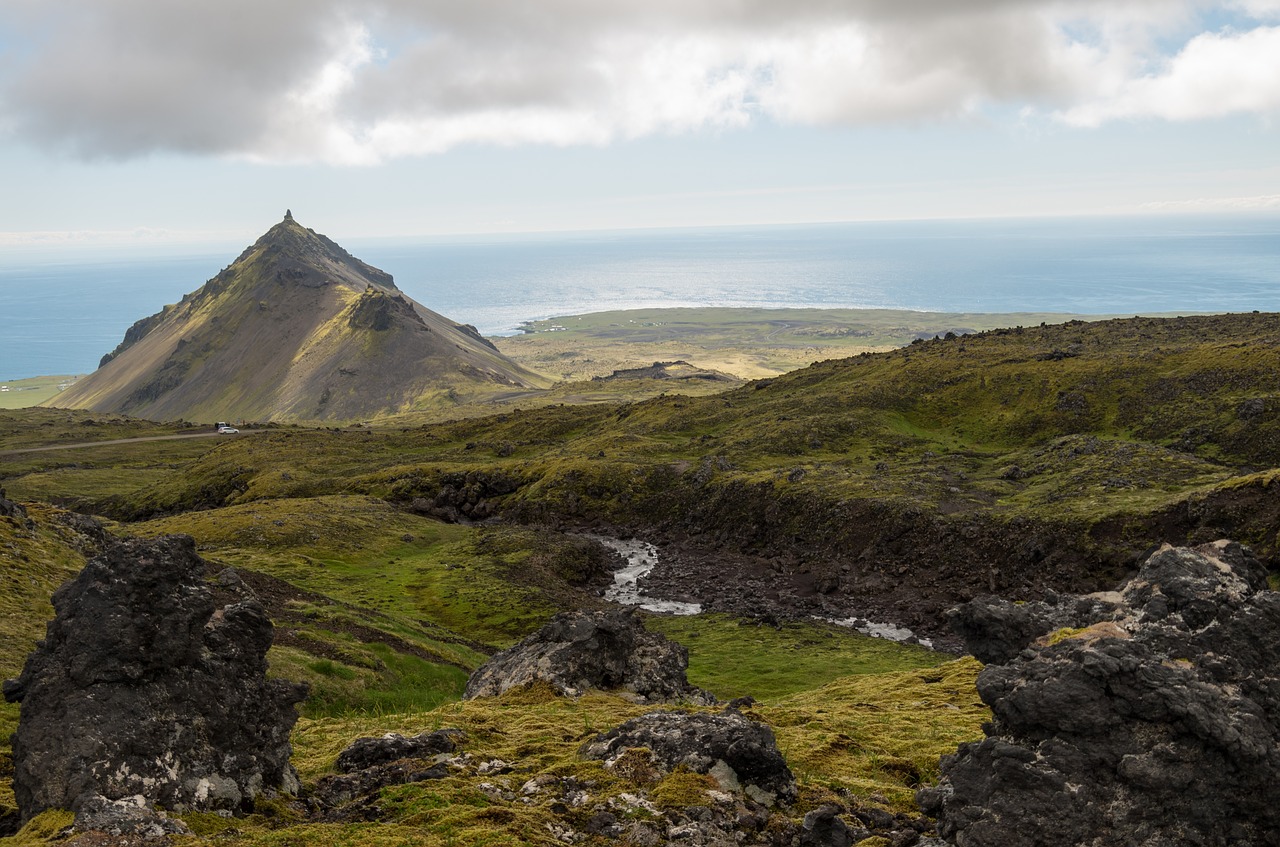 iceland  hiking  landscape free photo