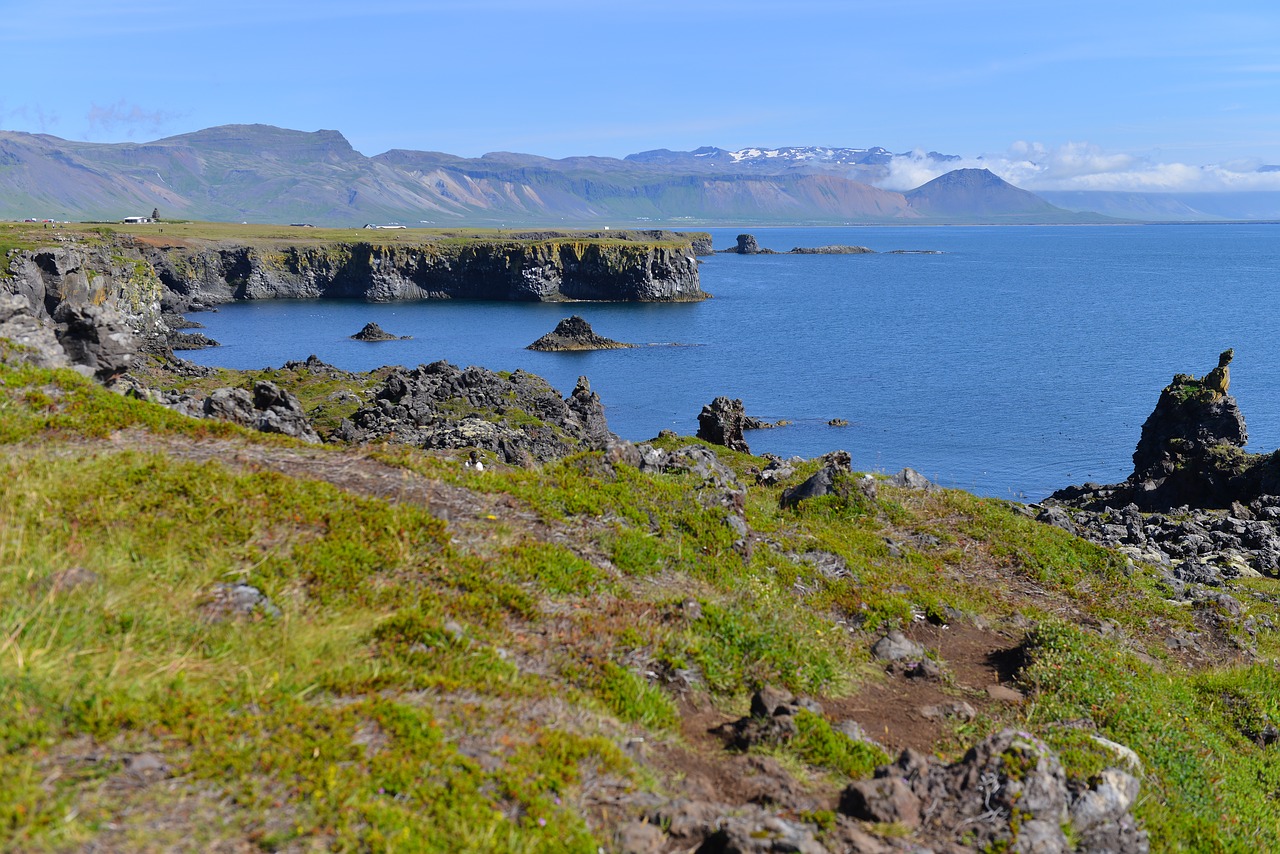 iceland  landscape  cliffs free photo