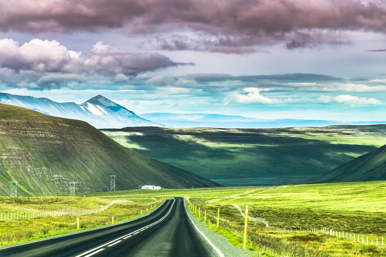 iceland  mountain  way free photo