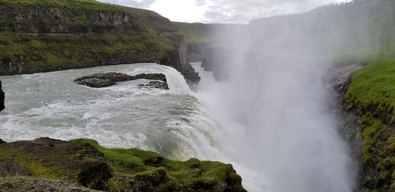 iceland  waterfall  landscape free photo